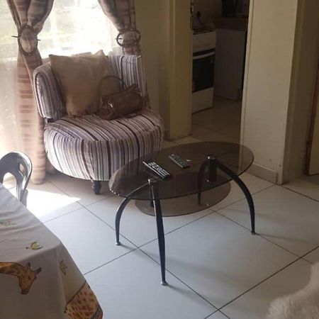 Carlcyn Homestay Gaborone Esterno foto