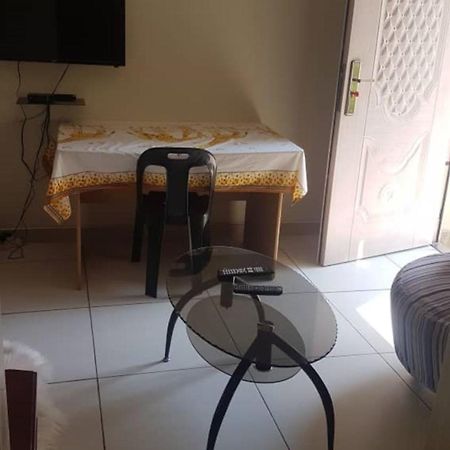 Carlcyn Homestay Gaborone Esterno foto