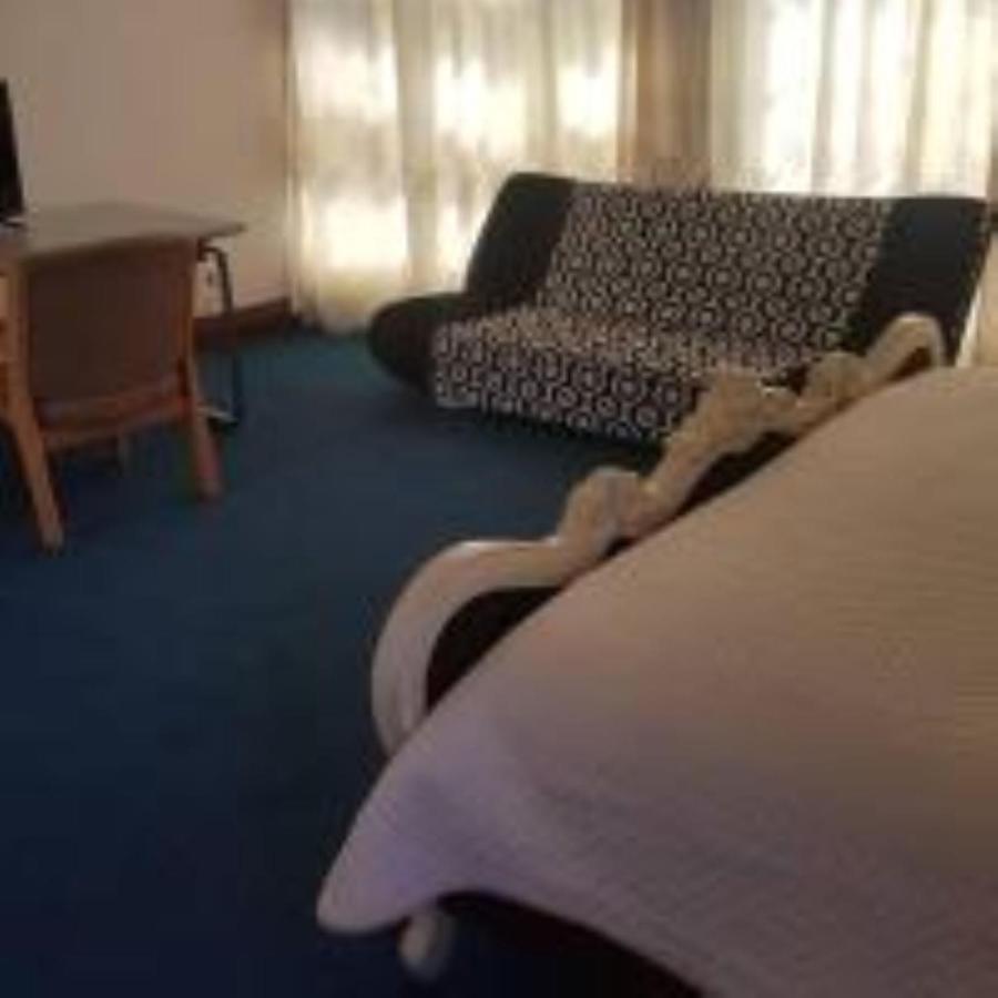 Carlcyn Homestay Gaborone Esterno foto