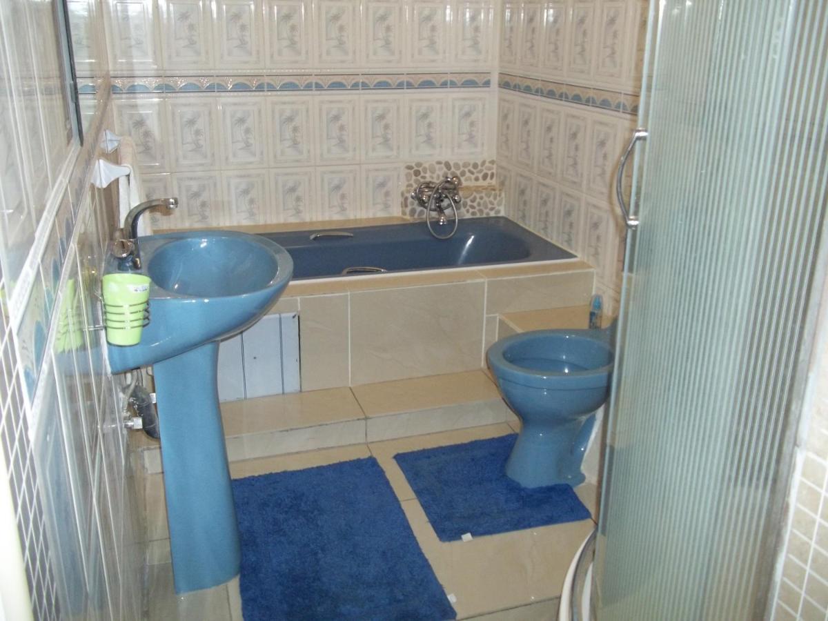 Carlcyn Homestay Gaborone Esterno foto