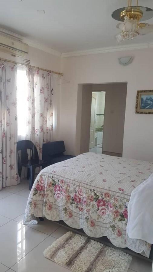 Carlcyn Homestay Gaborone Esterno foto