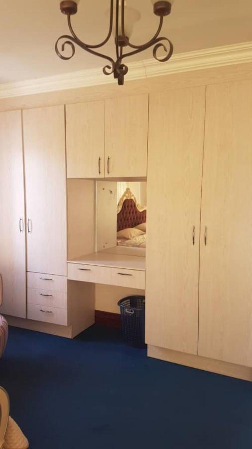 Carlcyn Homestay Gaborone Esterno foto
