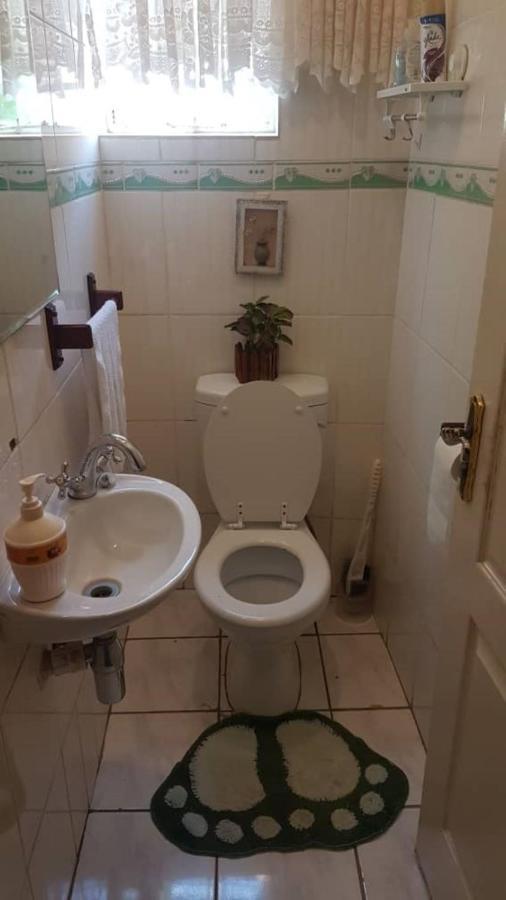 Carlcyn Homestay Gaborone Esterno foto