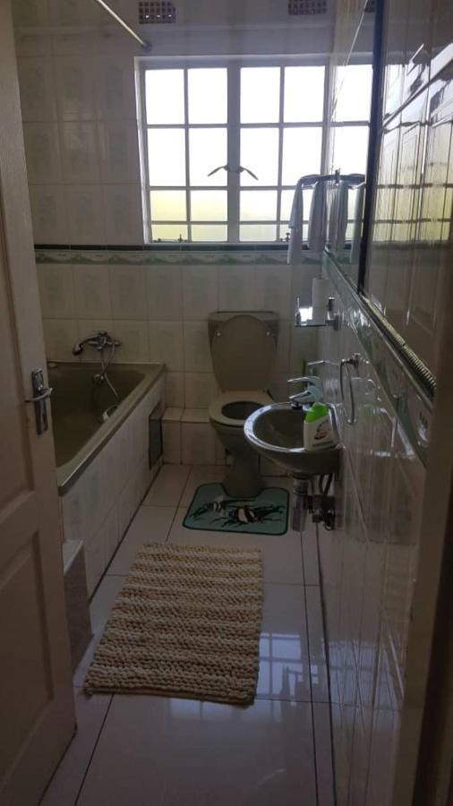 Carlcyn Homestay Gaborone Esterno foto