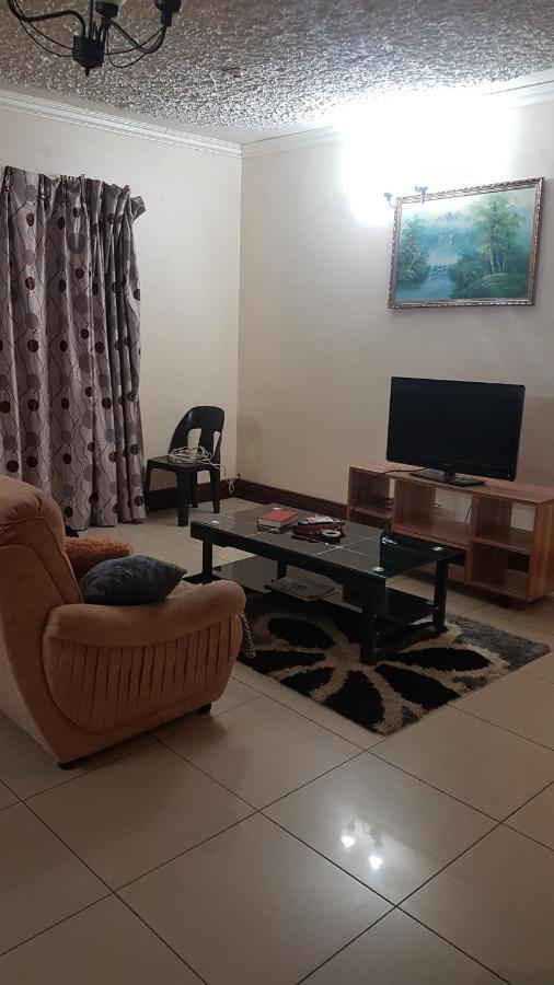 Carlcyn Homestay Gaborone Esterno foto