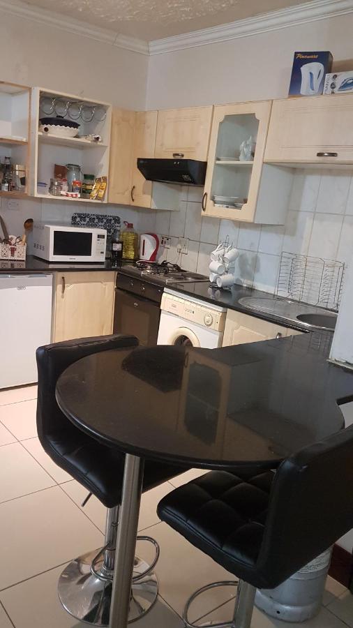 Carlcyn Homestay Gaborone Esterno foto