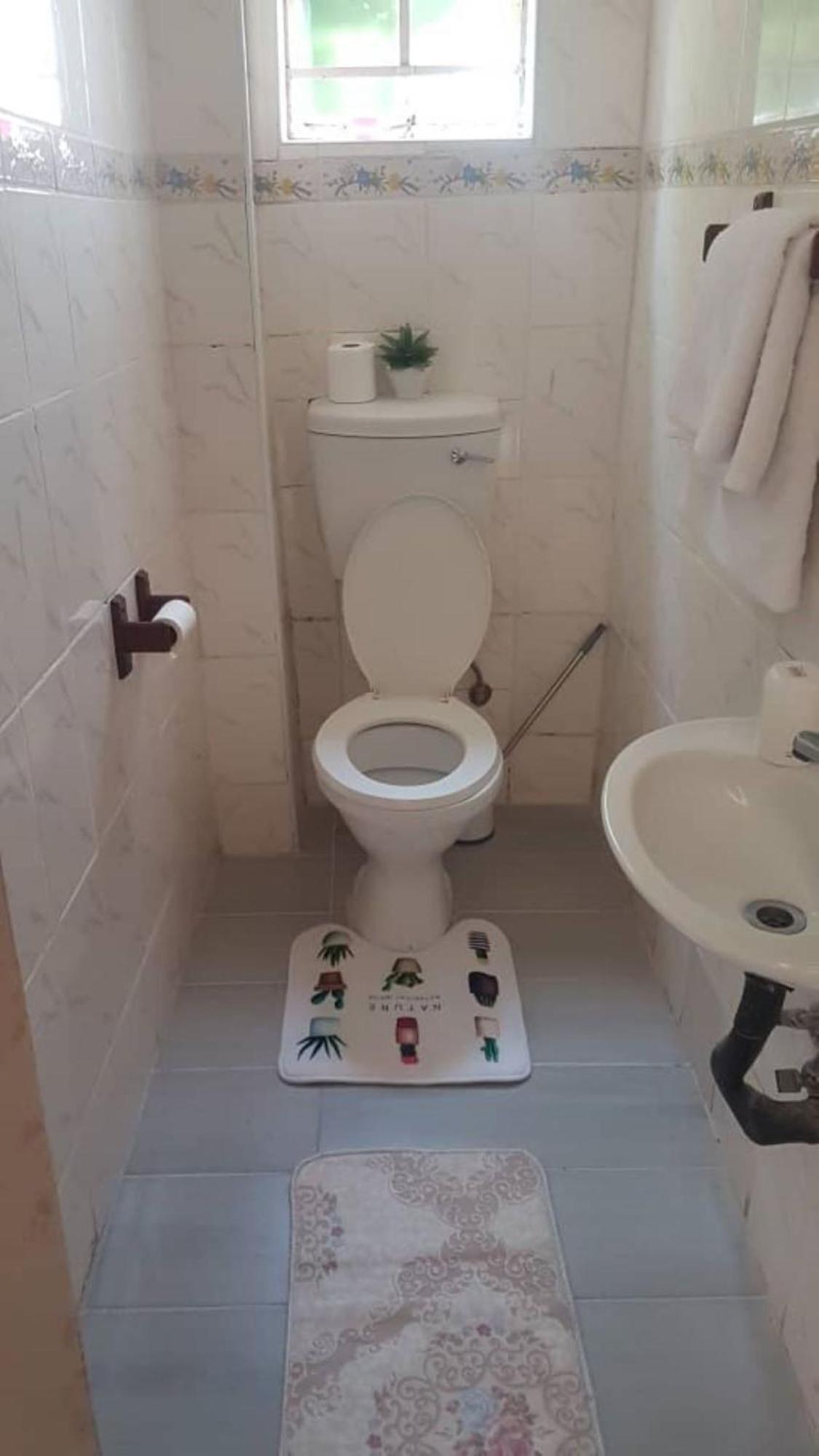 Carlcyn Homestay Gaborone Esterno foto